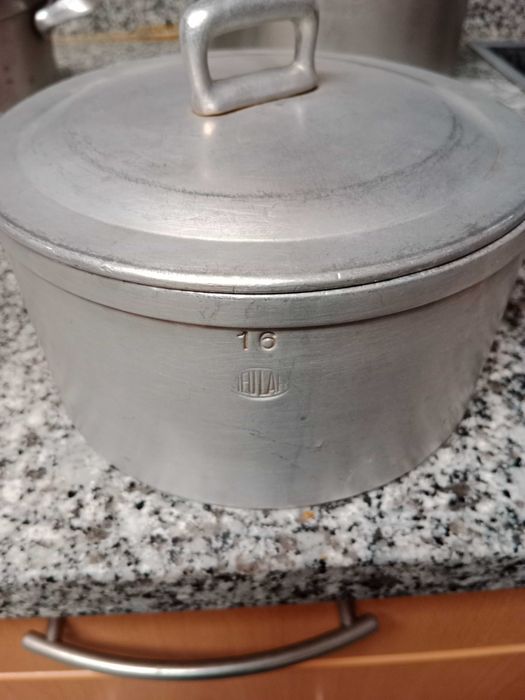 Tacho em metal marca "Meu Lar"