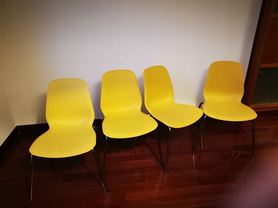 mesa de refeição 4 cadeiras 1 criança