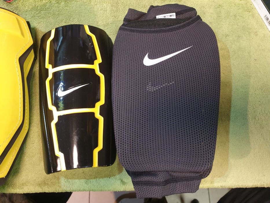 NIKE nakolanniki, ochraniacze, wkładki.