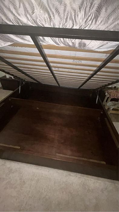 Cama de madeira maciça 2x2m