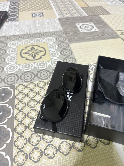 Óculos Rayban praticamente novos com caixa