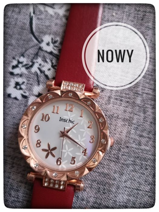 Piękny czerwony zegarek damski