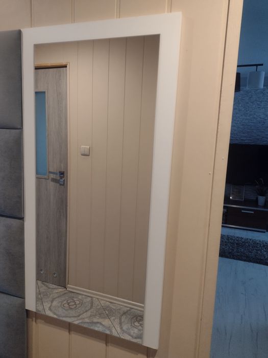 lustro wiszące, białe