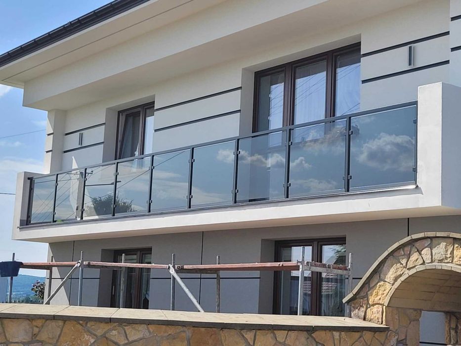 Balustrady nierdzewne ,malowane proszkowo