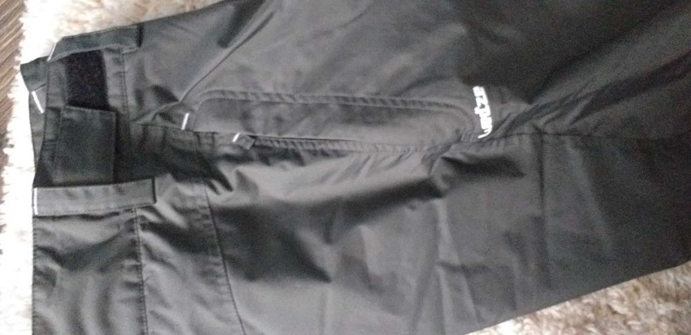 Spodnie narciarskie praktycznie nowe-młodzieżowe/męskie