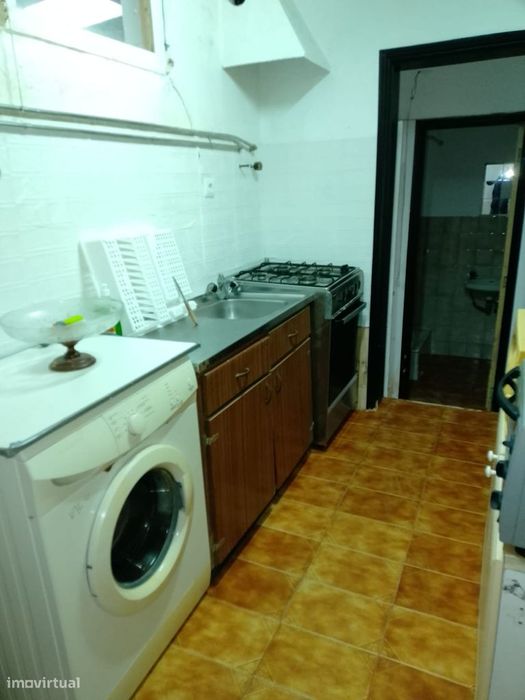 Apartamento T4+1 em Rés-do-chão — Bom estado.