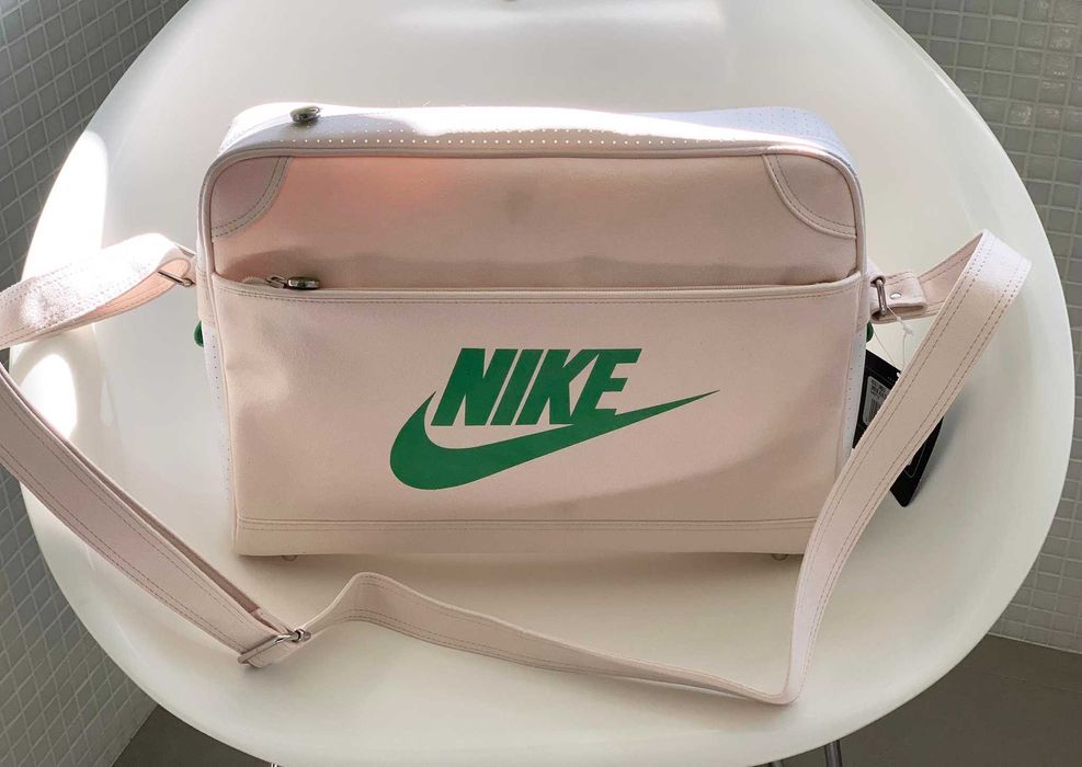 Mala tiracolo NIKE. Nova (com etiqueta)