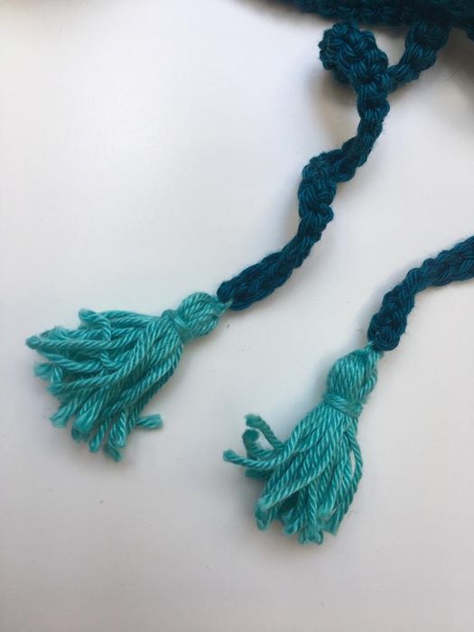 Top na szydełku dla małej elegantki