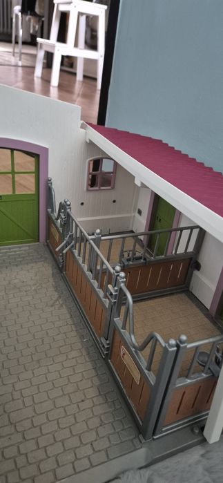 Duża stajnia schleich