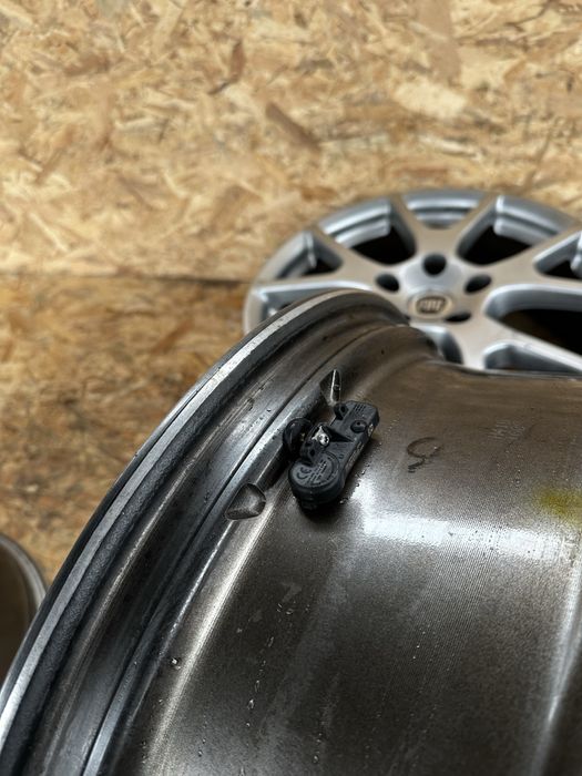 Диски5/127 R19 ET40  цо(діа)71.6 титани диски