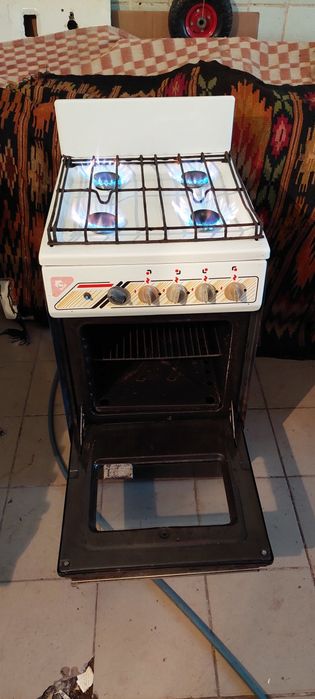 Продам газовую плиту