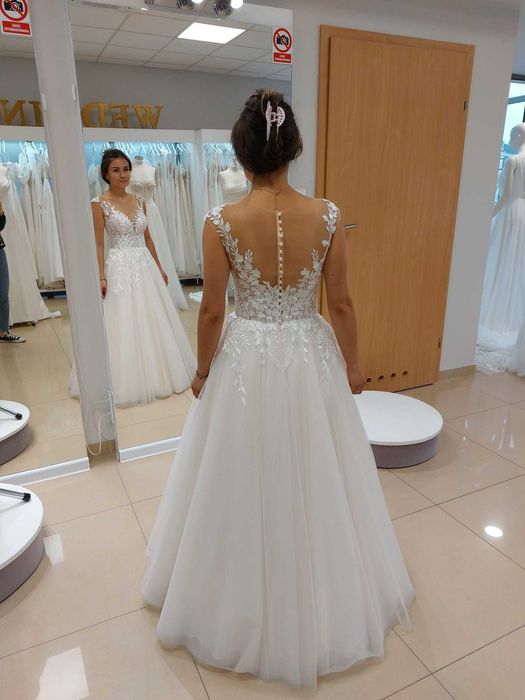 Suknia ślubna typu księżniczka – mały rozmiar + welon gratis