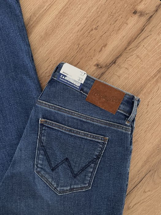 Jeansowe spodnie dzwony Wrangler Boot Cut W27 L32
