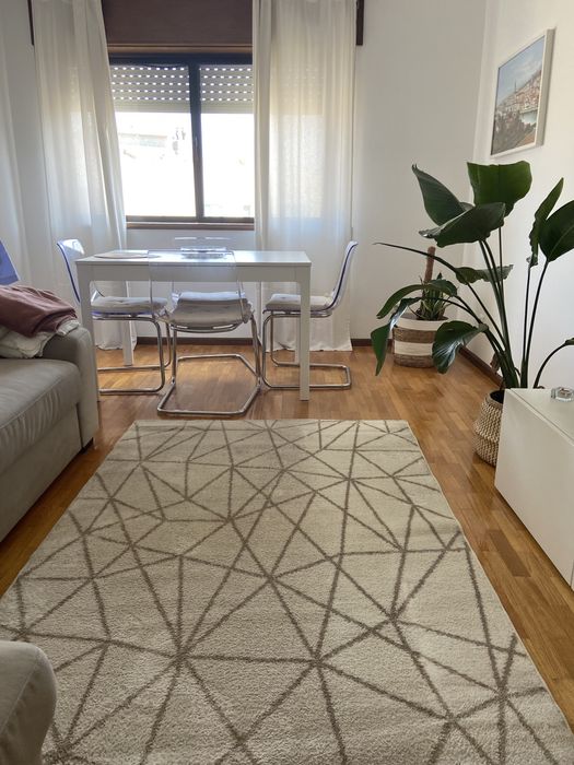 Tapete creme com padrão como novo