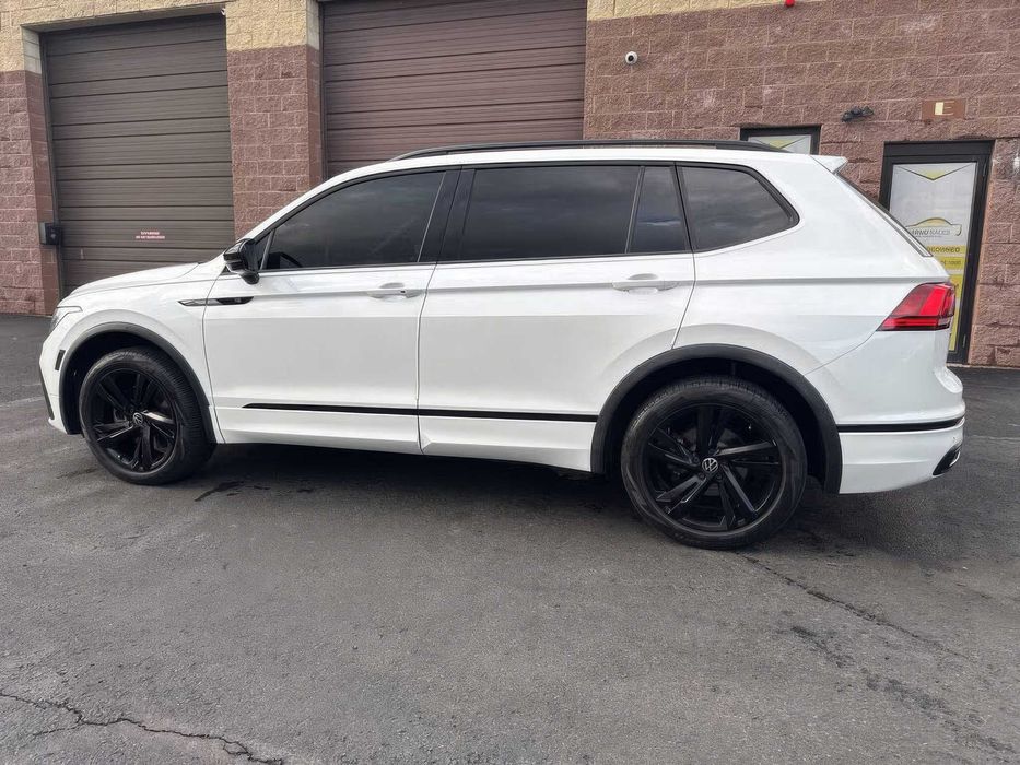 Volkswagen Tiguan SEL R-Line 4Motion      2024