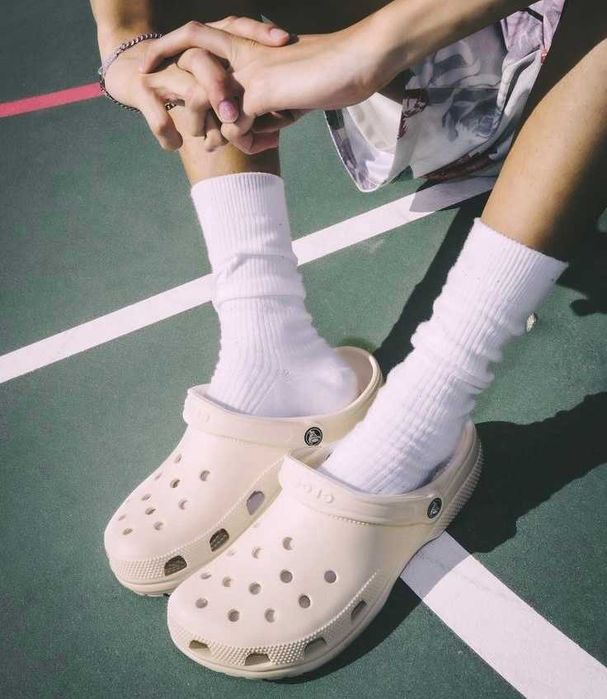 Шльопанці бежеві крокси Crocs Classic