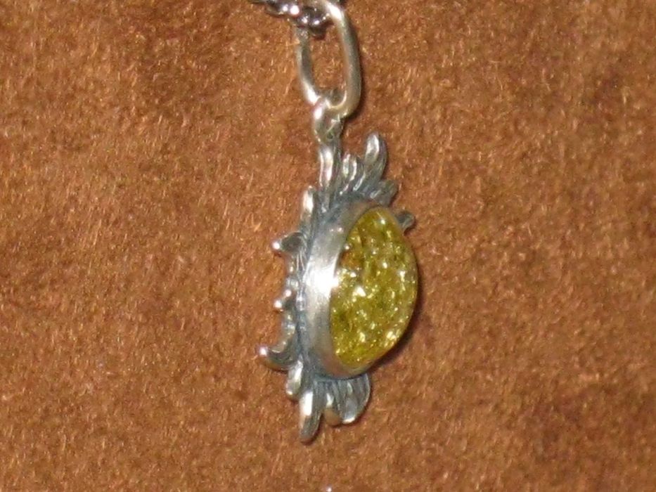 Medalha ( C/Âmbar ) Prata Maciça de Lei 925`/.. C/Contraste