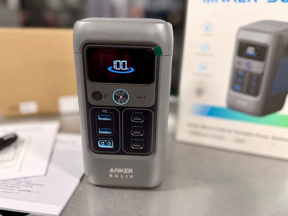 Зарядна станція Anker SOLIX C200 DC