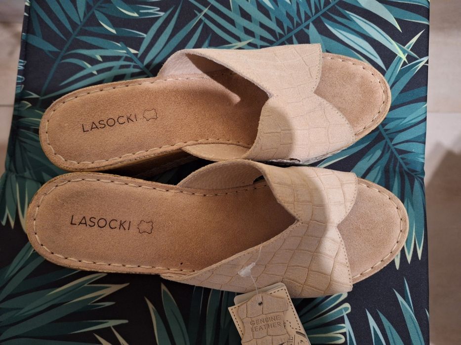 Buty na koturnie skórzane Lasocki