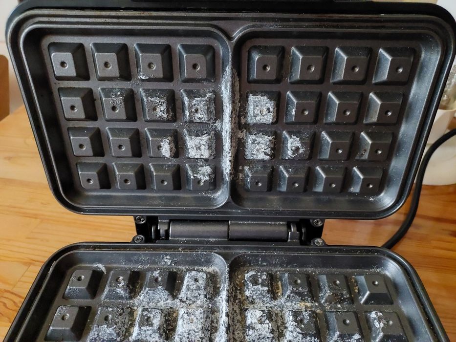 Вафельниця First FA-5305-4, нюанс.