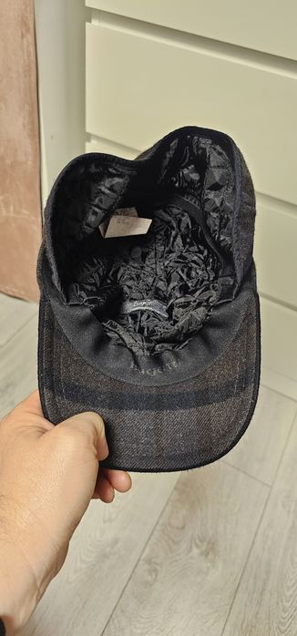 Bugatti wełniana zimowa czapka z daszkiem rozmiar 56 stan bardzo dobry