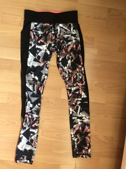 Legginsy sportowe geometryczny wzór new yorker