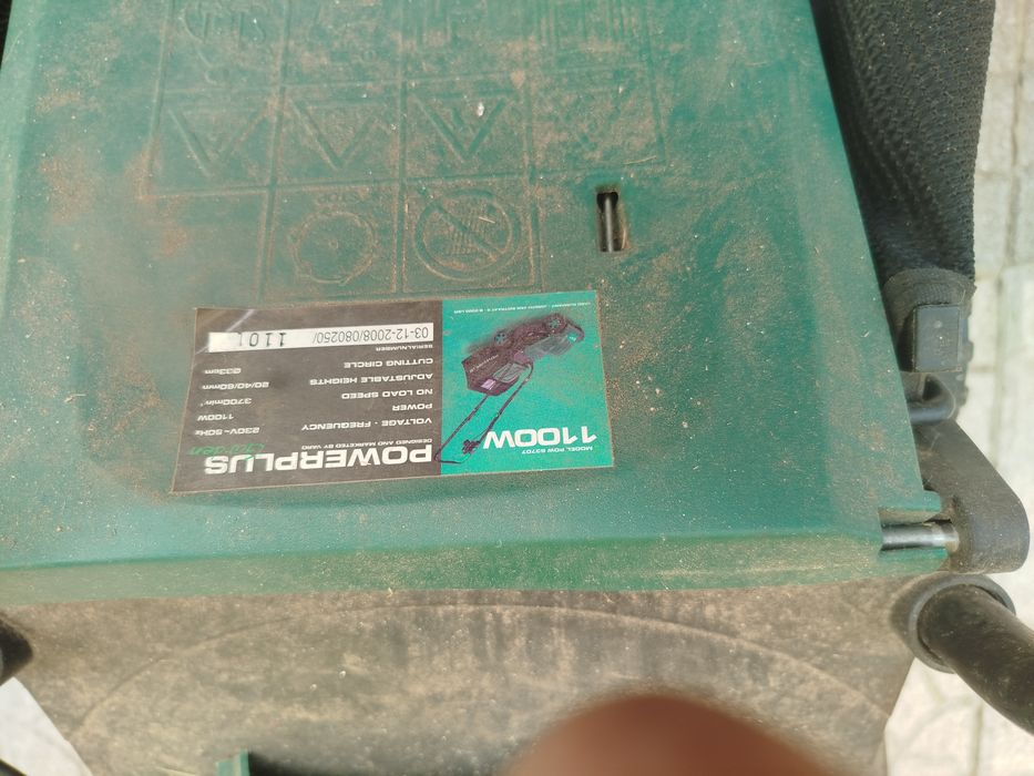 Máquina de cortar relvam
