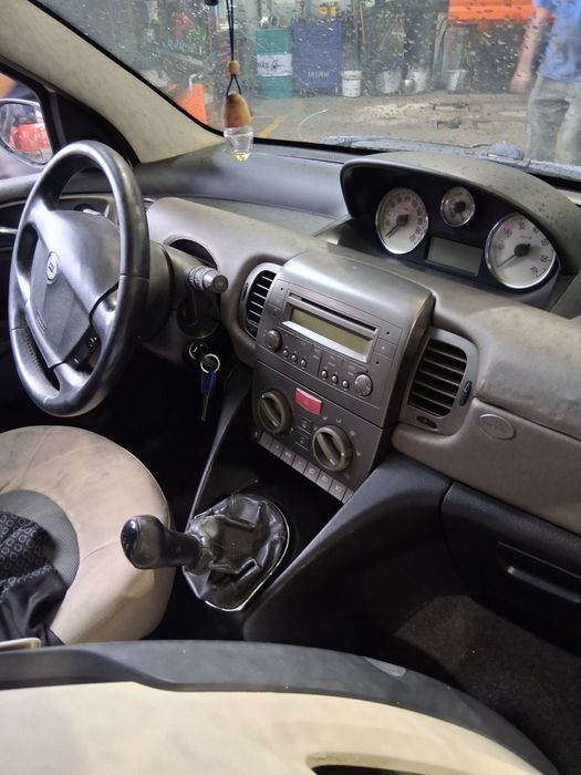 Lancia ypsilon para peças
