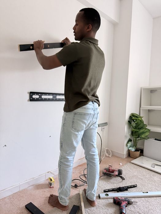 Reparações e montagem de moveis.