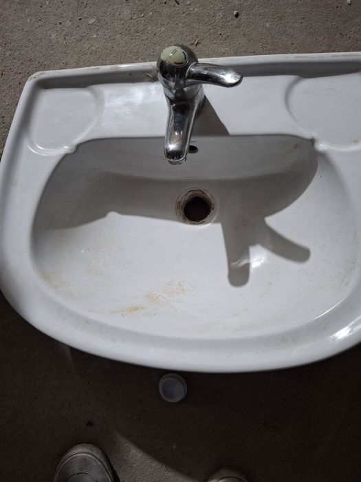 Lavatório de casa de.banho 0,50×0,42 usado complero com torneira