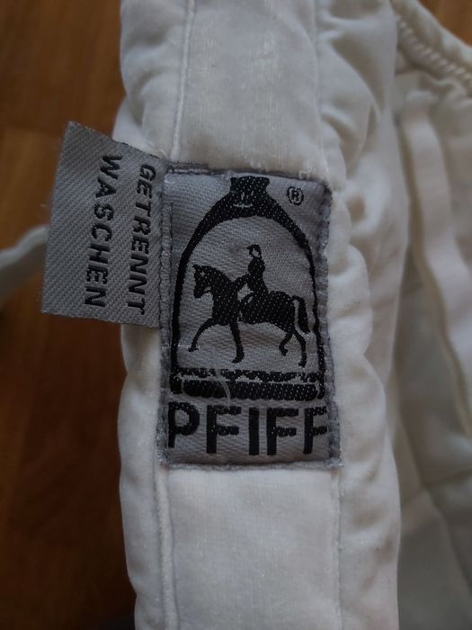 Biały, welurowy czaprak pony