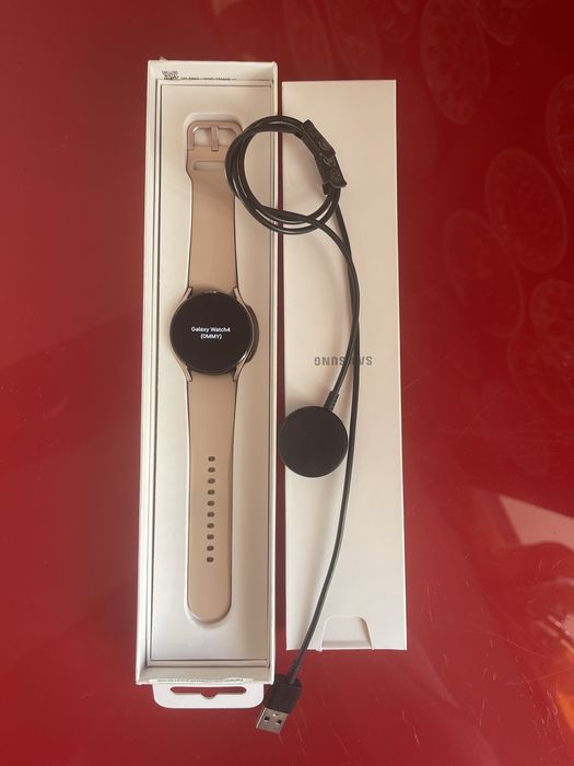 Смарт Годиник Galaxy Watch4