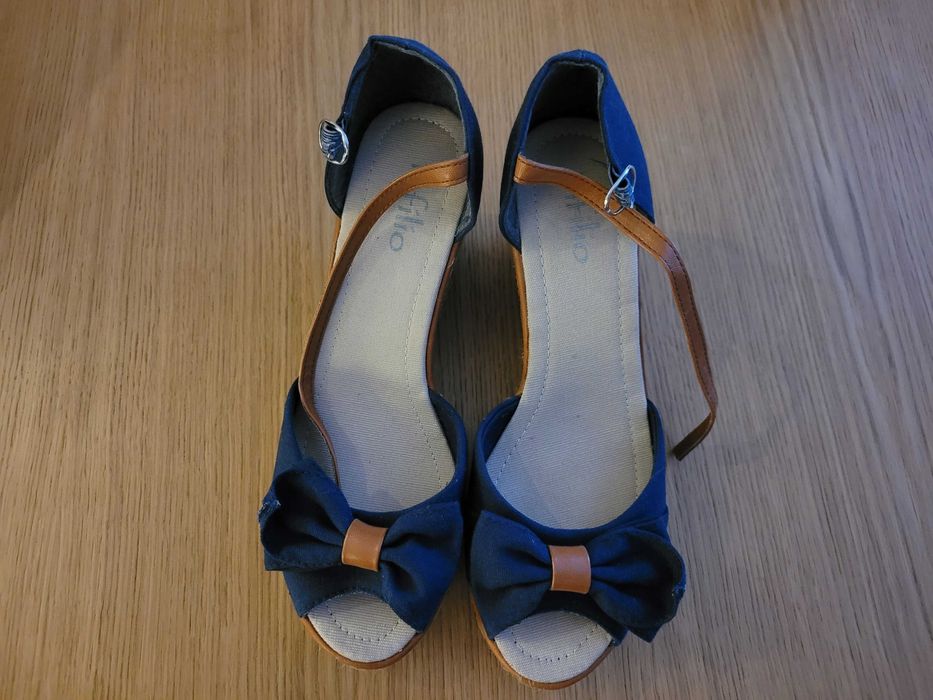 Espadryle damskie na koturnie
