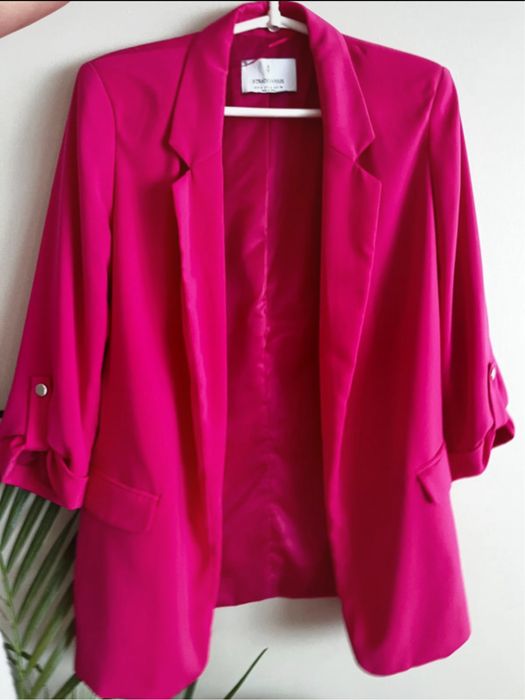 Różowa marynarka Stradivarius