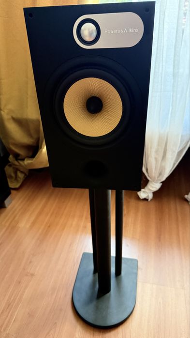 Bowers and Wilkins 685
