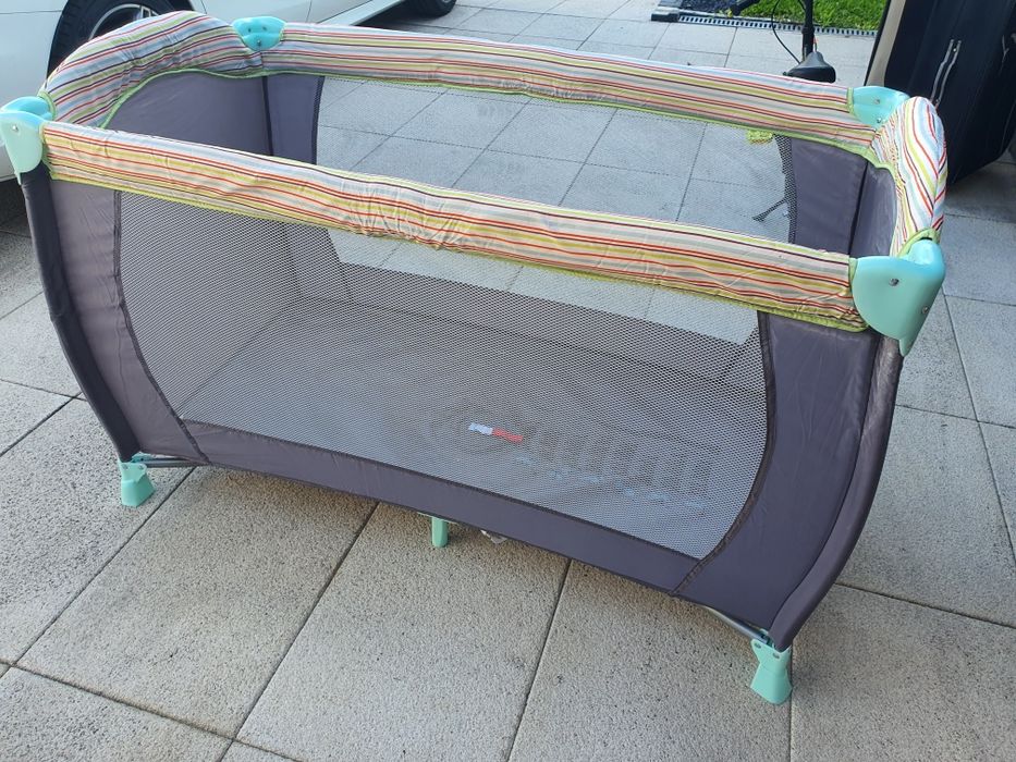 Parque de viagem da zobo  para crianças