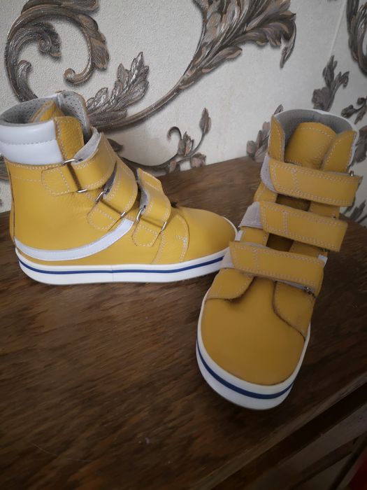 Продам  детскую обувью ортопедическую б/у