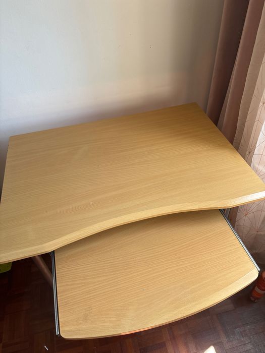 Mesa Secretária de Madeira e ferro