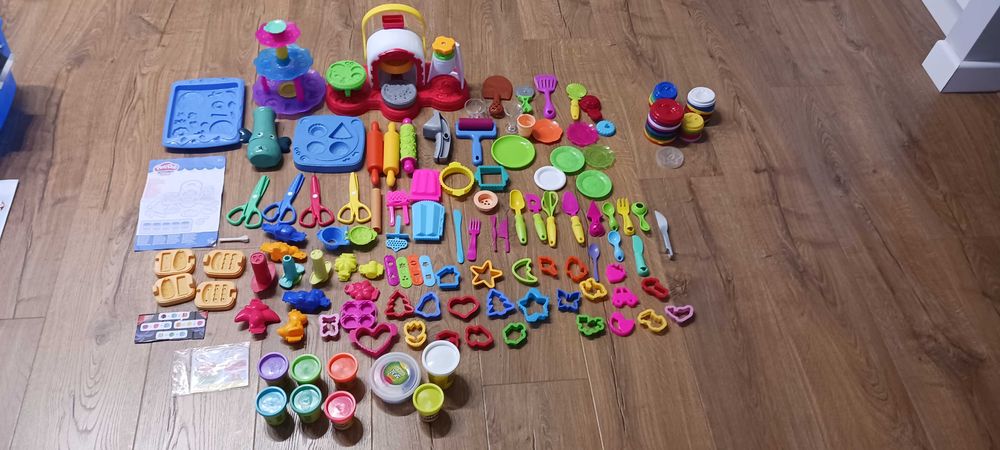 Play Doh - mega zestaw mega ciastoliny - ponad 100 elementów + gratisy