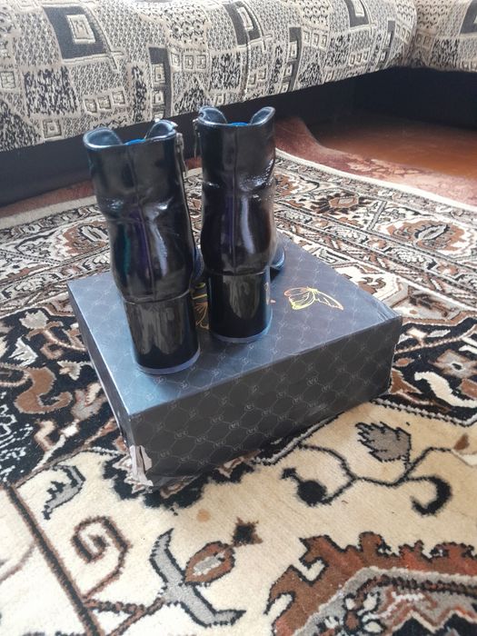 Лакові черевички