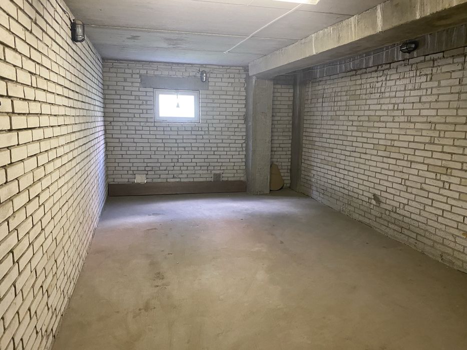 Оренда цегляного Гаража в багатоповерховому кооперативі