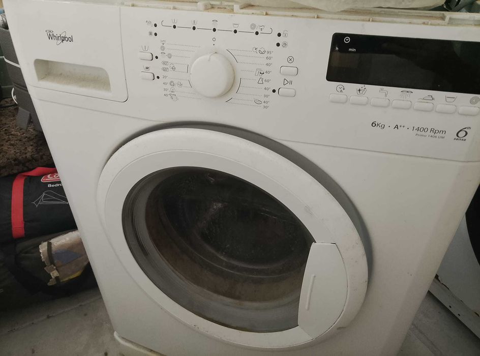 2x Máquinas de Lavar Roupa | Whirlpool + Ariston Hotpoint | Necessitam reparação
