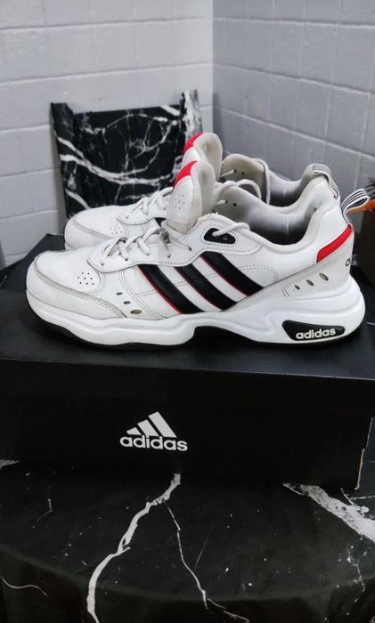 Buty Adidas Strutter - Klasyczny styl