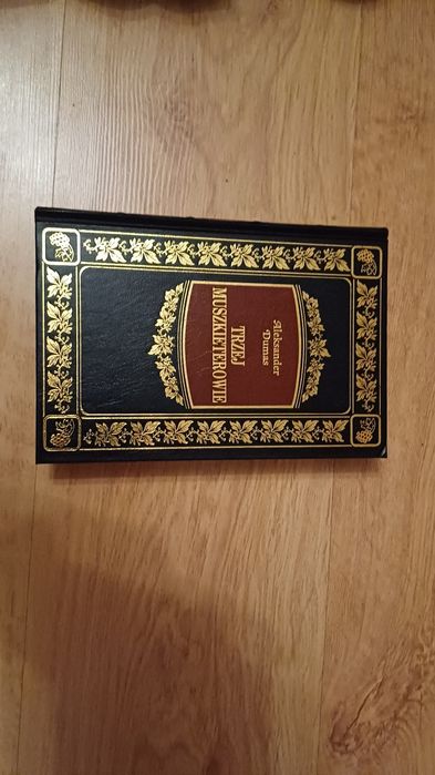 Trzej Muszkieterowie- Aleksander Dumas wyd. KWE, seria Exlibris