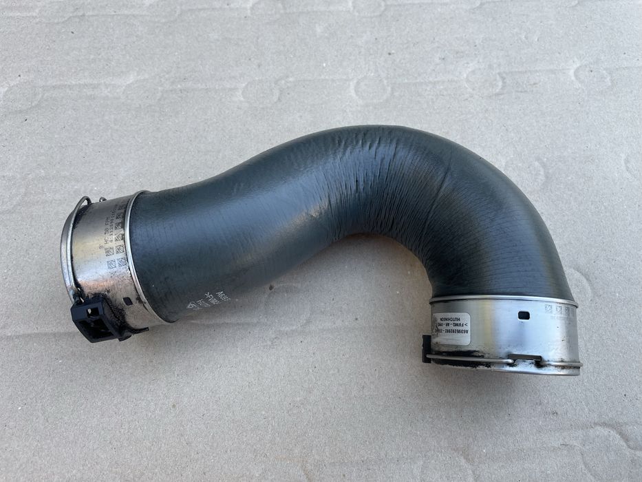 Патрубок интеркулера на VITO-VIANO W639