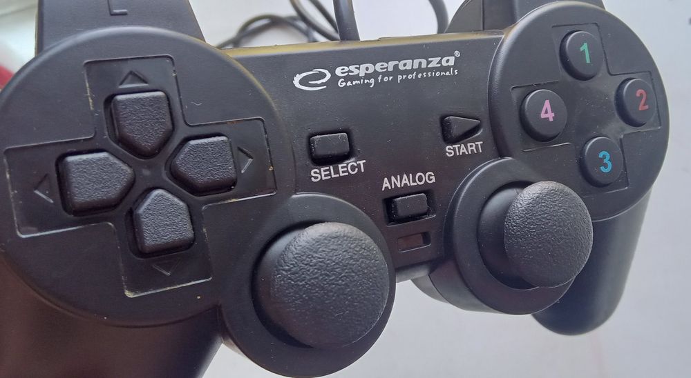 Продам дротовий геймпад Esperanza Vibration Warrior PC Black (EG102)