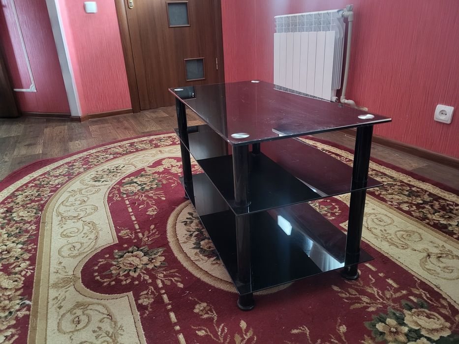 Журнальний столик скляний