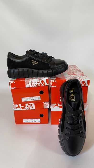 Кросівки, шкіра натуральна