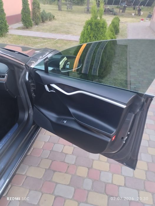 Тесла модел s 18 год . 100D