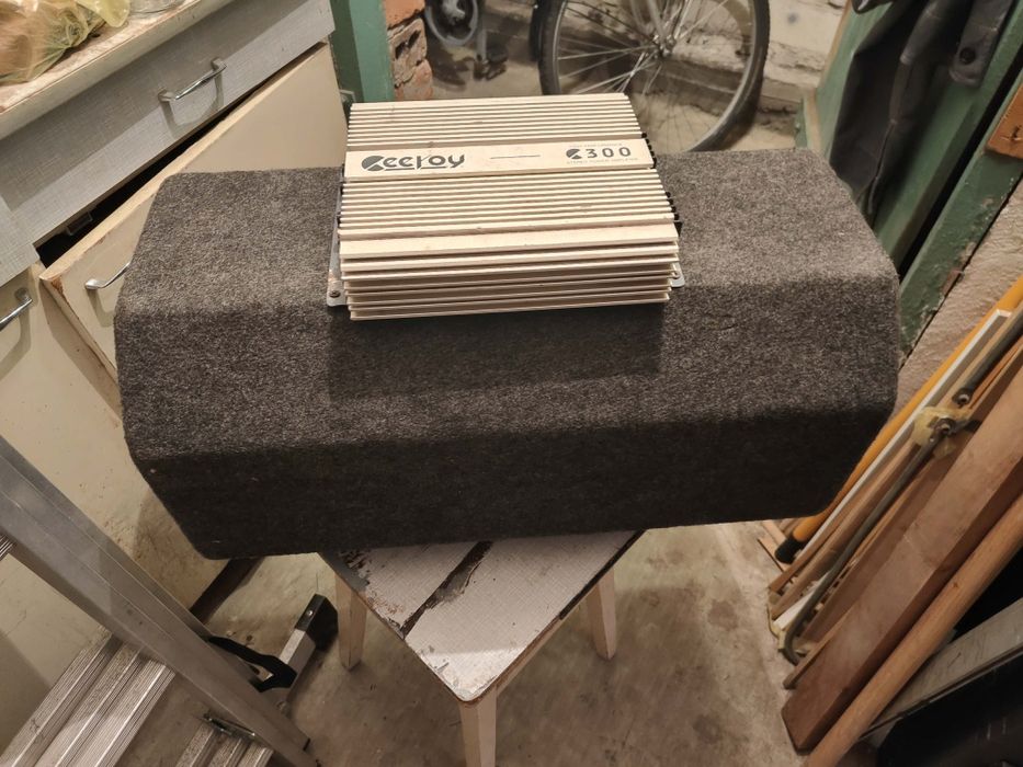 Tuba basowa ze wzmacniaczem